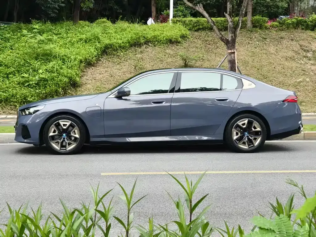 BMW i5 — фото 10