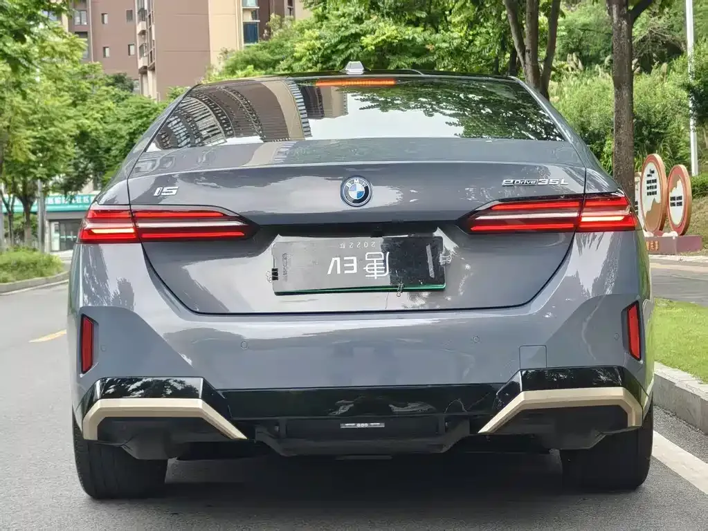 BMW i5 — фото 2