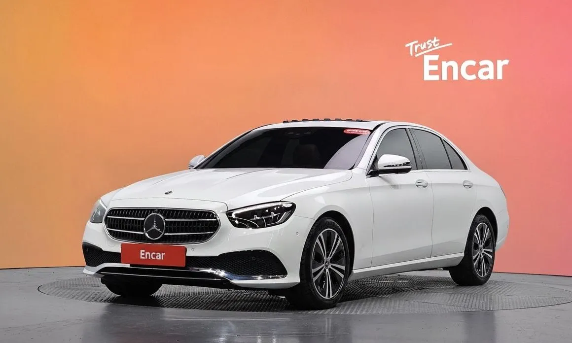 Mercedes-Benz E-Class — фото 1
