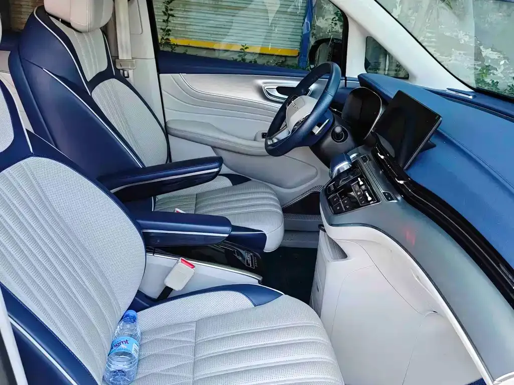 Roewe iMAX8 — фото 2