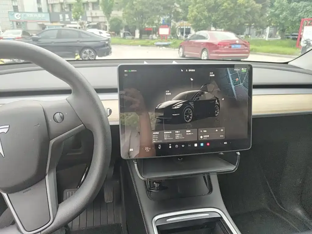 Tesla Model Y — фото 8