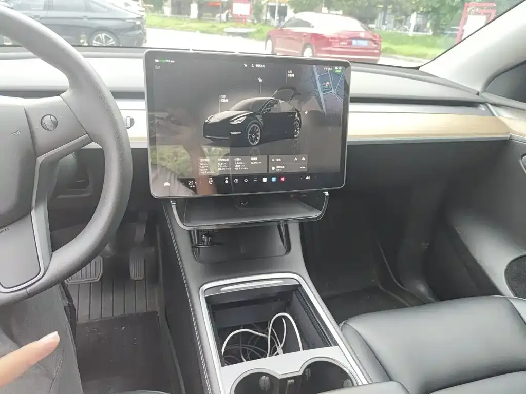 Tesla Model Y — фото 5