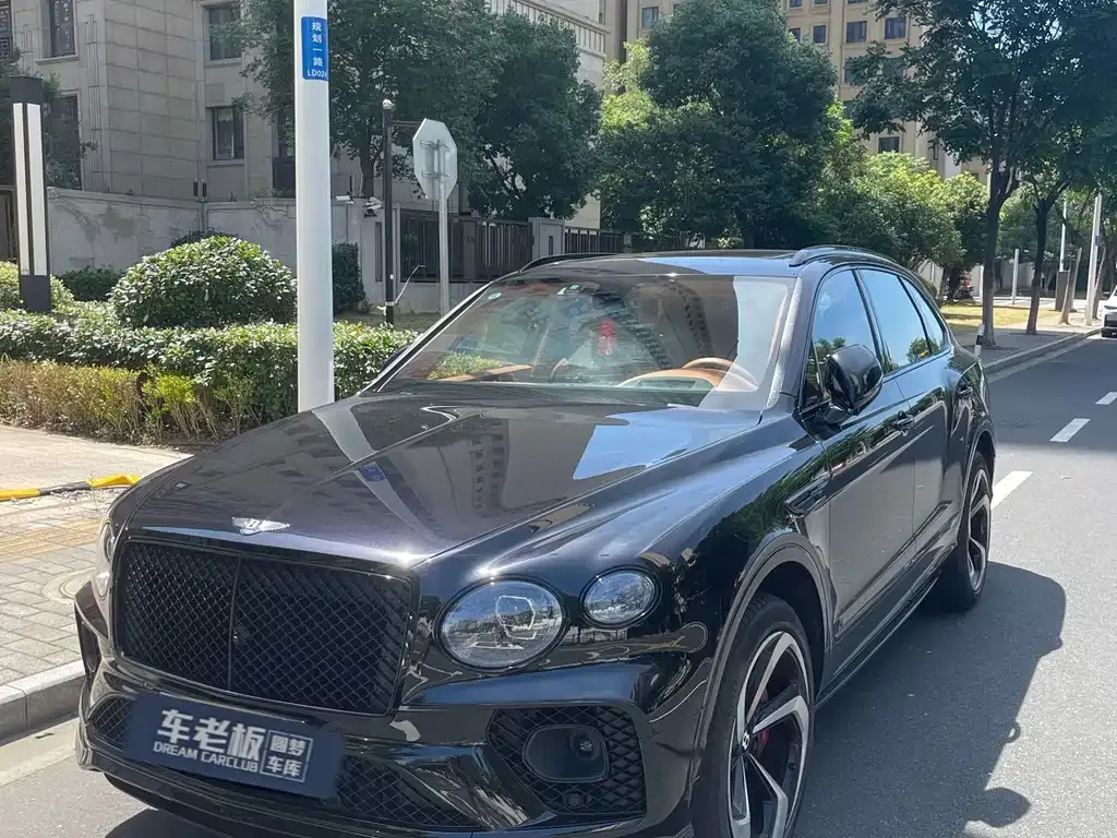 Bentley Bentayga — фото 1