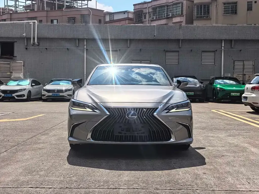 Lexus ES — фото 9