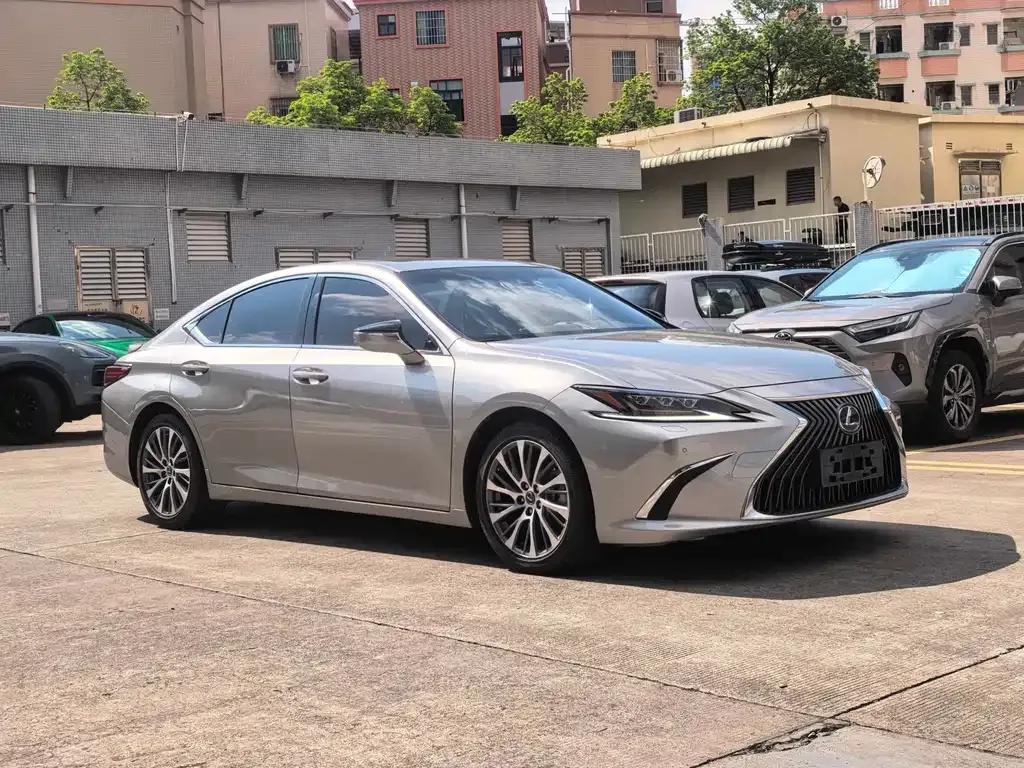 Lexus ES — фото 10