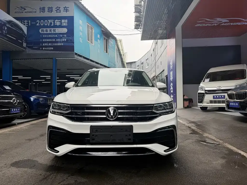 Volkswagen Tiguan L — фото 6