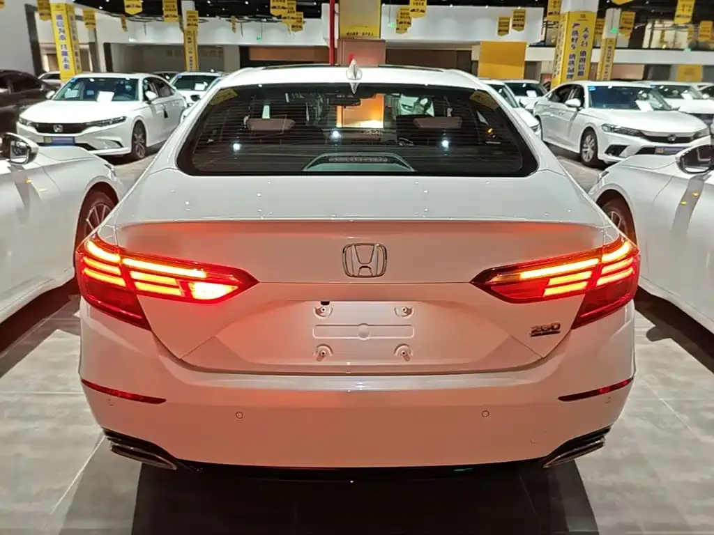 Honda Inspire — фото 8