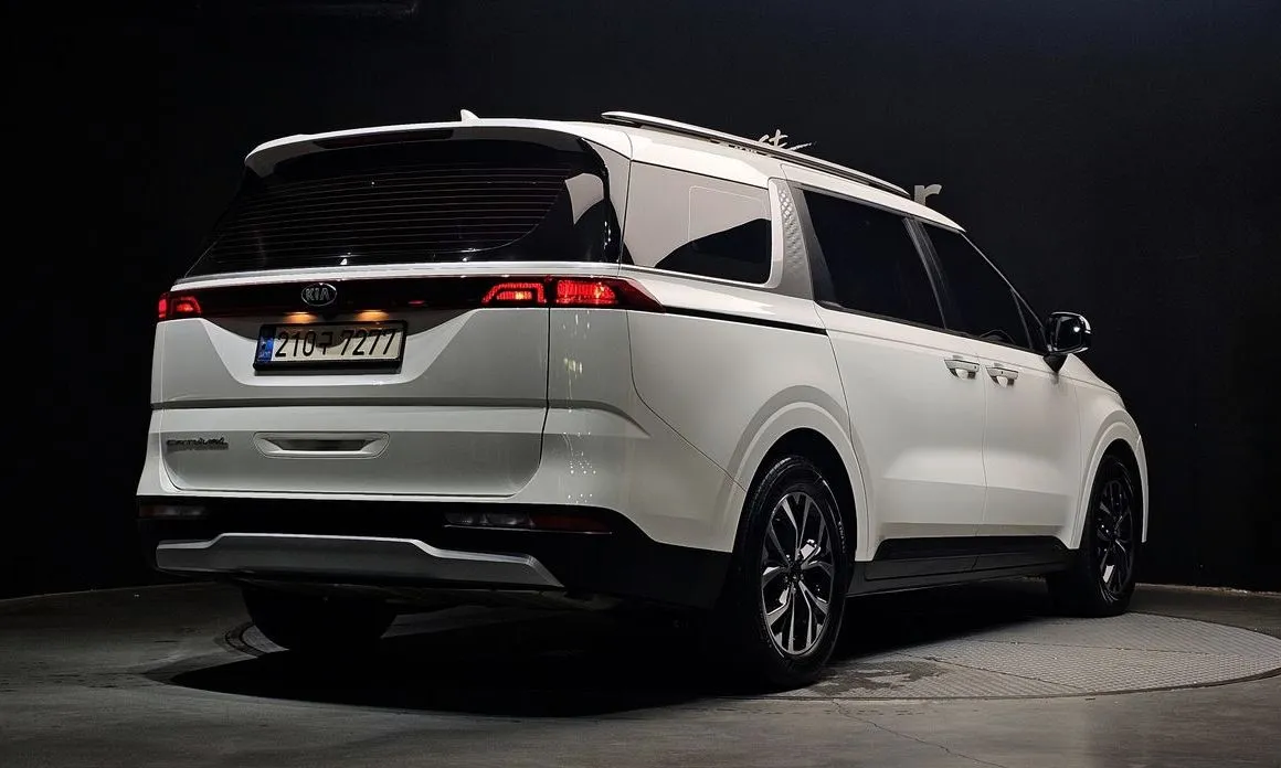 Kia Carnival — фото 4
