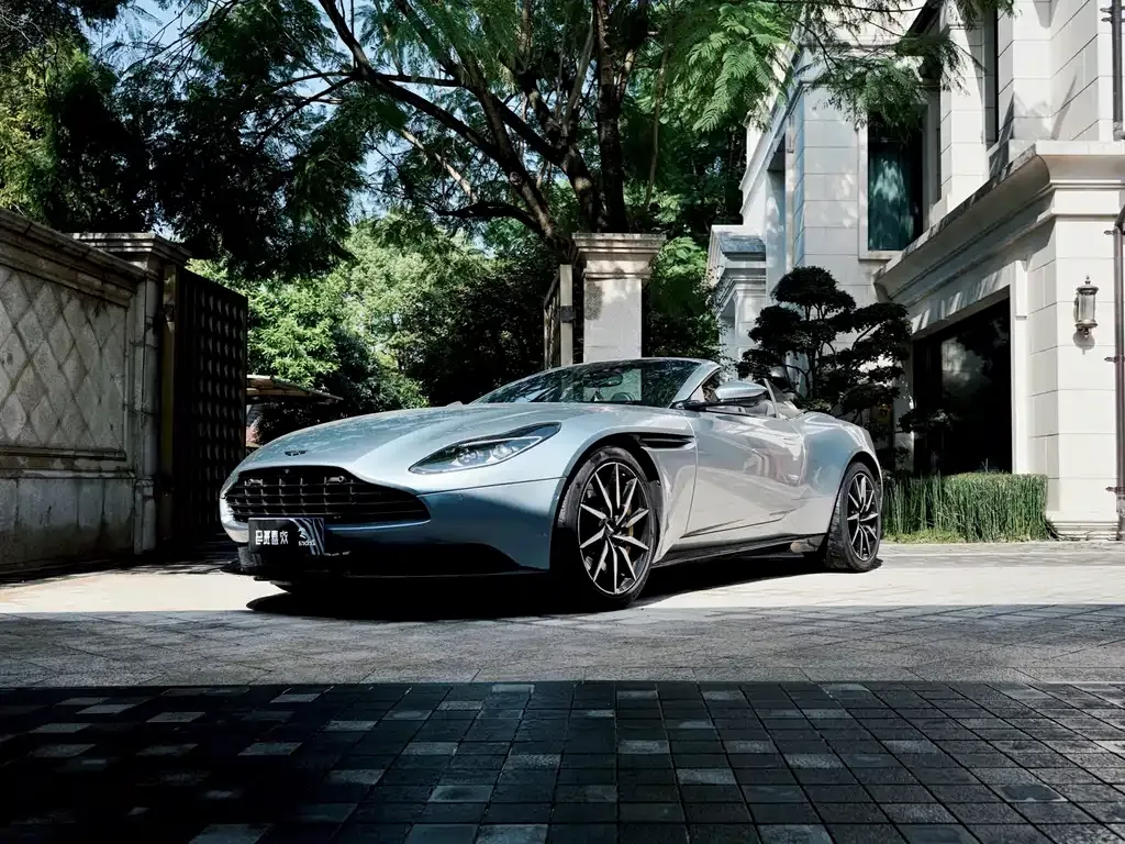 Aston Martin DB11 — фото 1
