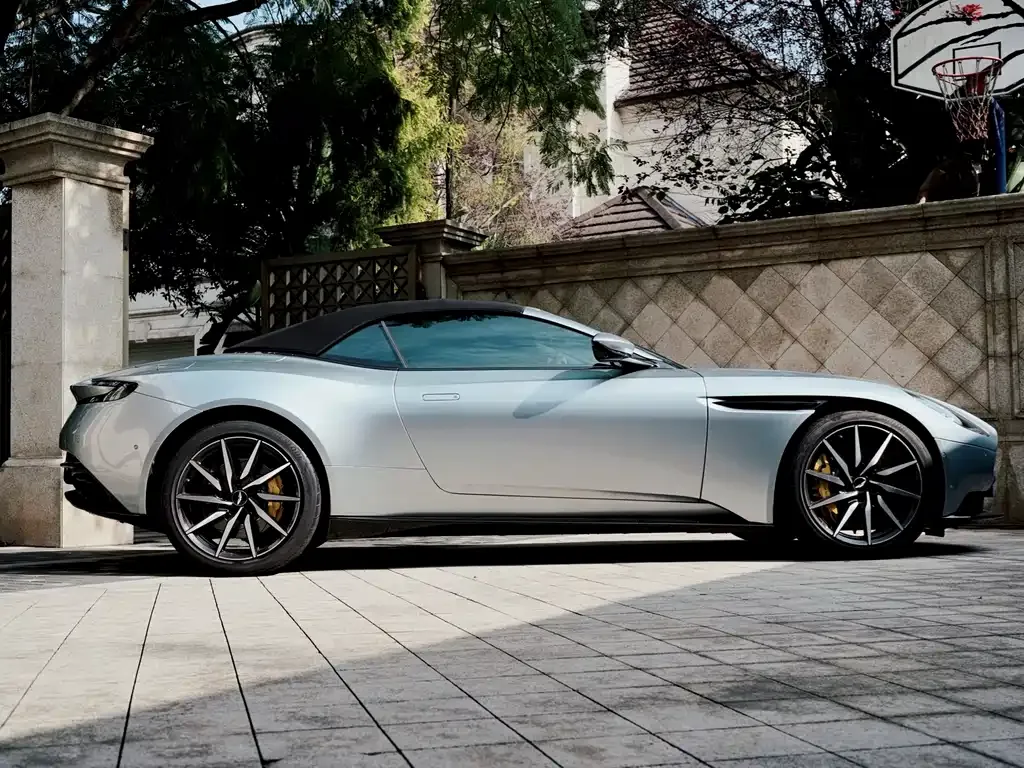 Aston Martin DB11 — фото 4