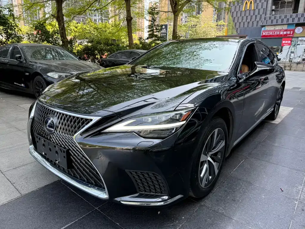 Lexus LS — фото 1