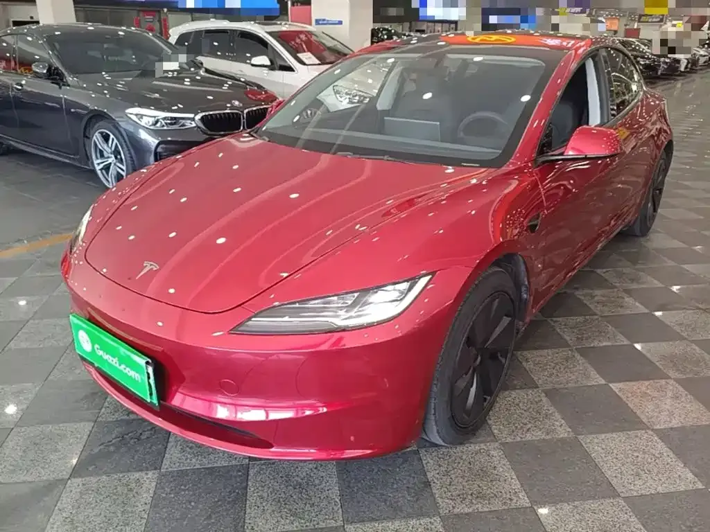 Tesla Model 3 — фото 1