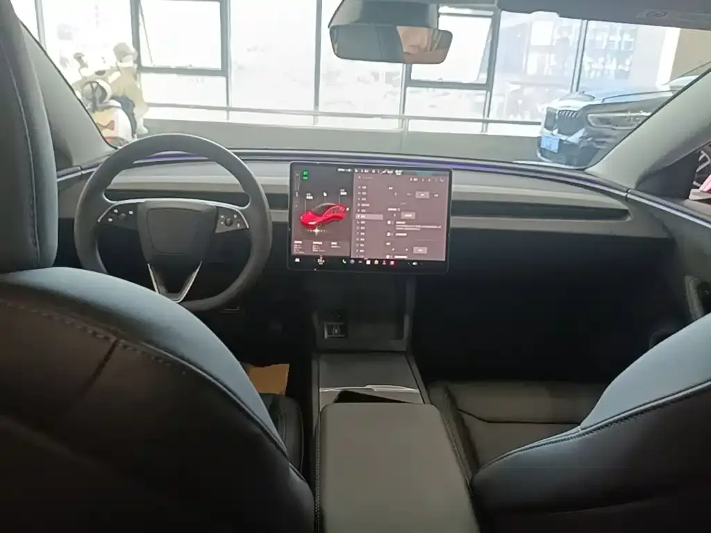 Tesla Model 3 — фото 2