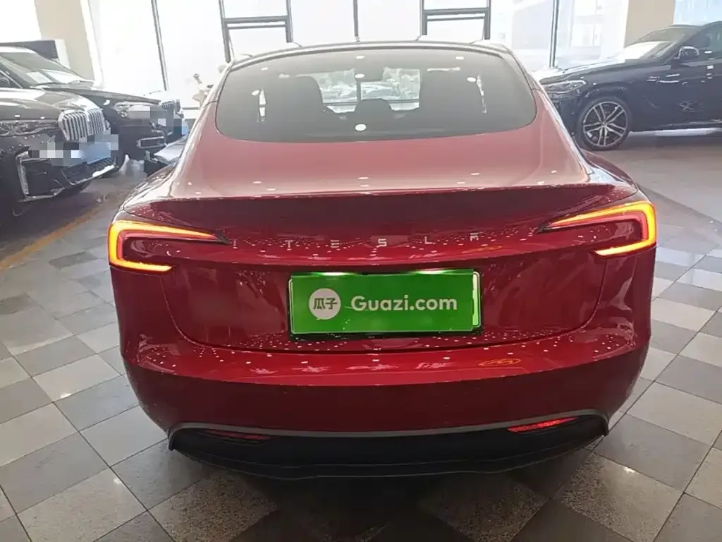 Tesla Model 3 — фото 4
