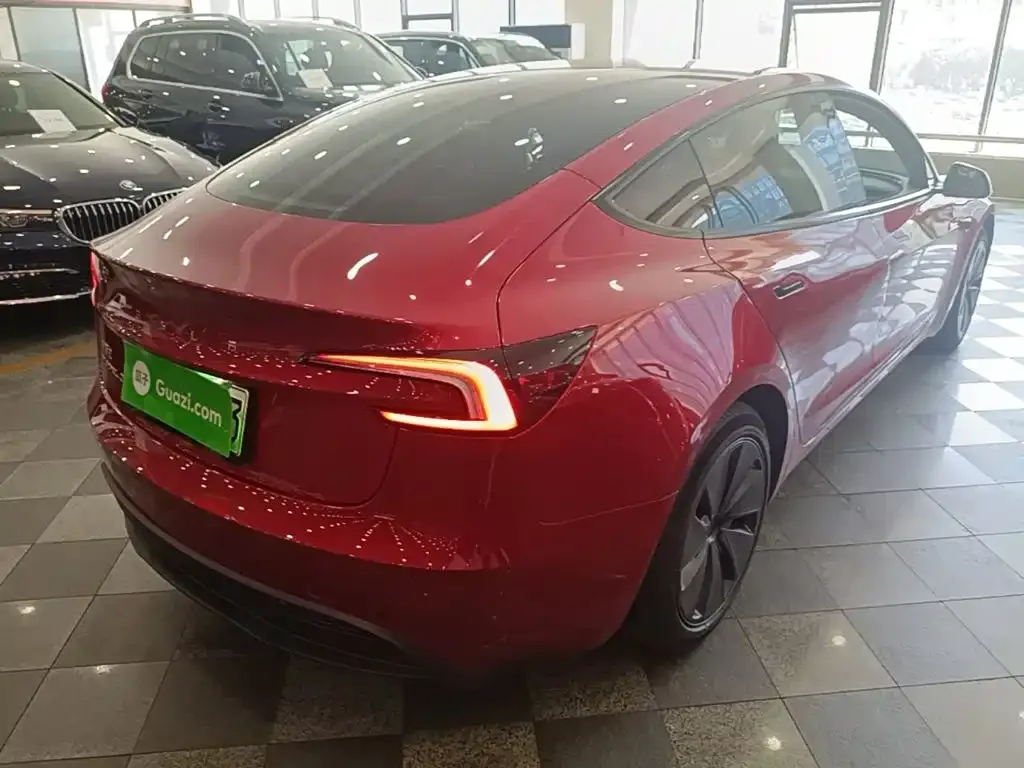 Tesla Model 3 — фото 5