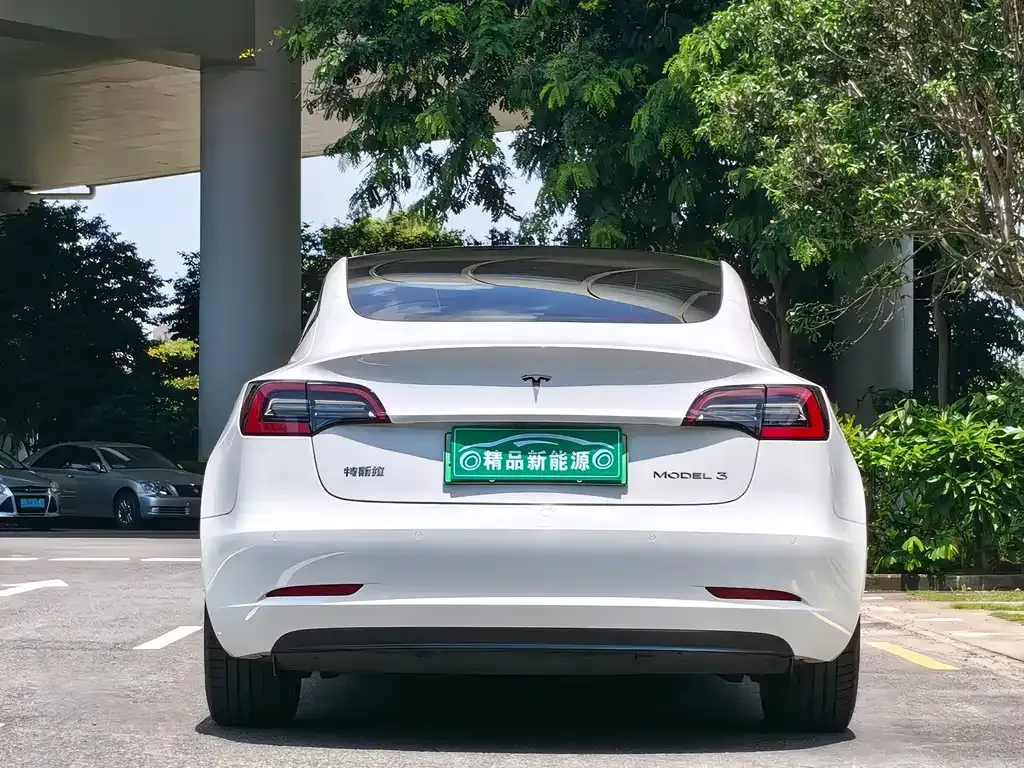 Tesla Model 3 — фото 7