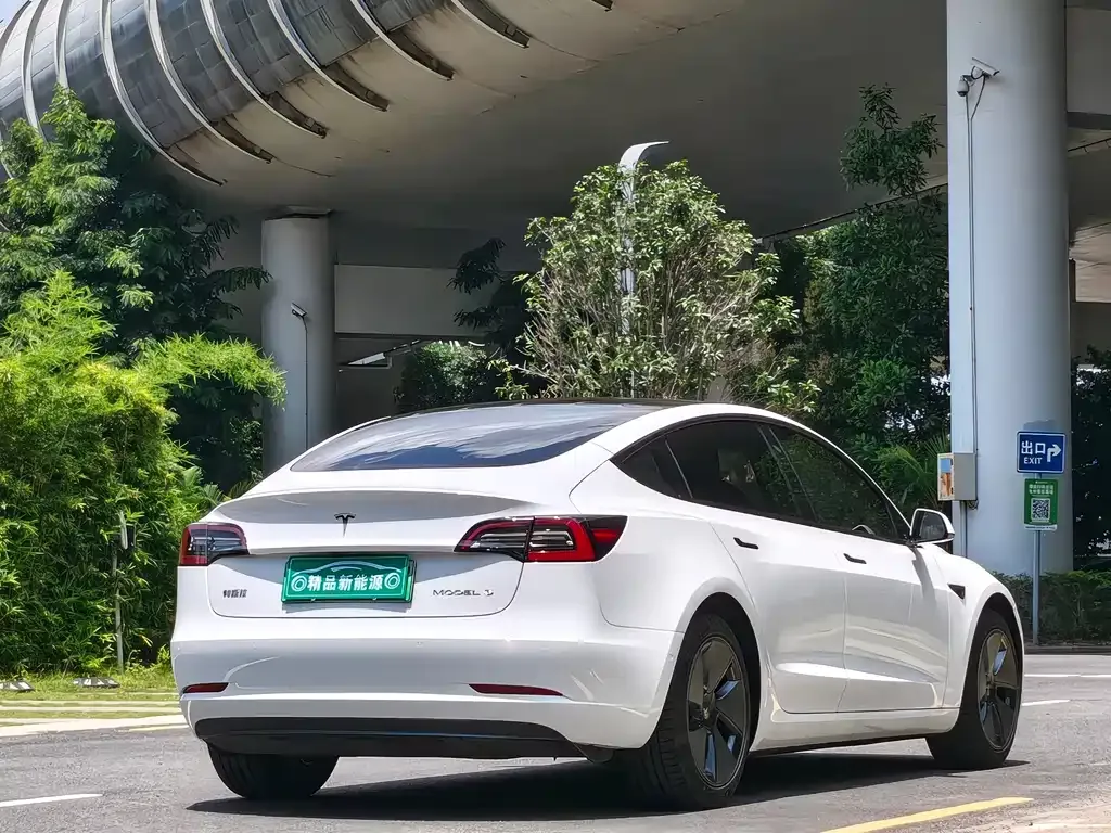 Tesla Model 3 — фото 8