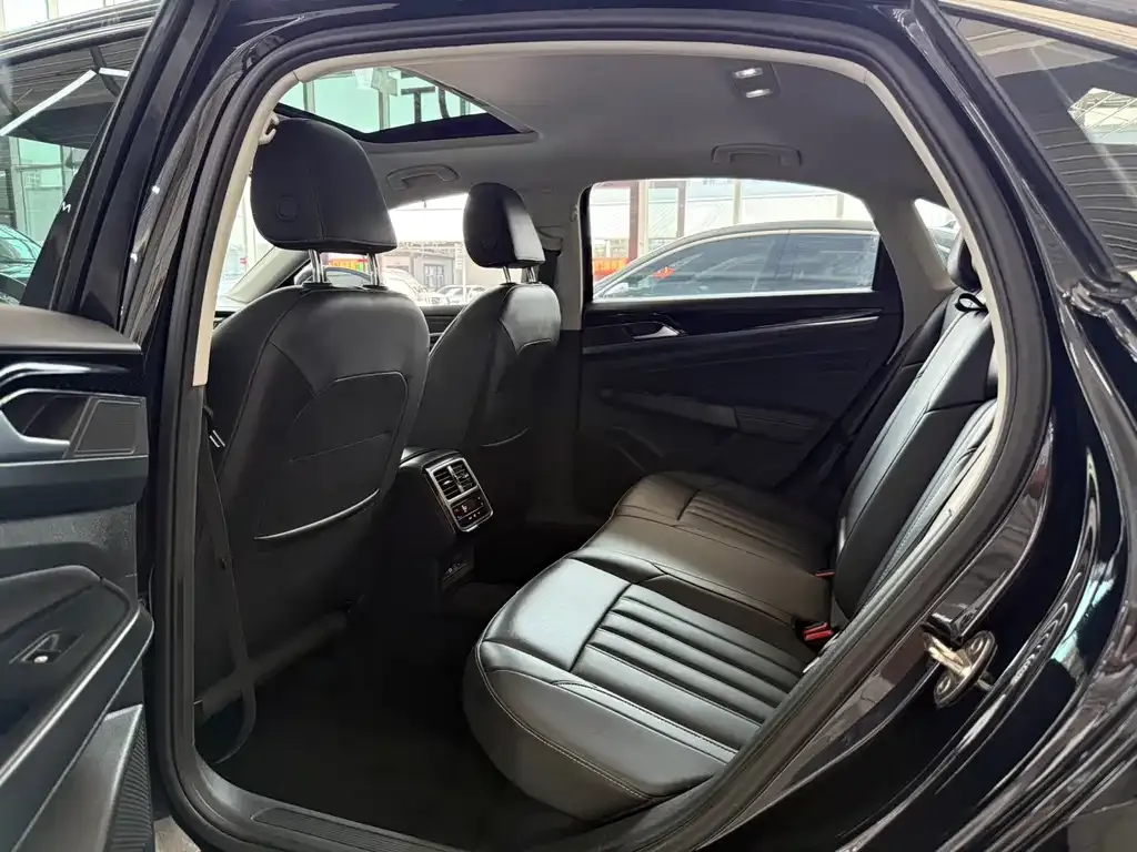 Volkswagen Passat — фото 10