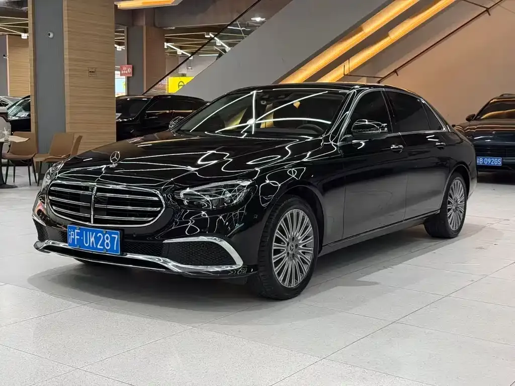 Mercedes-Benz E-Class — фото 1