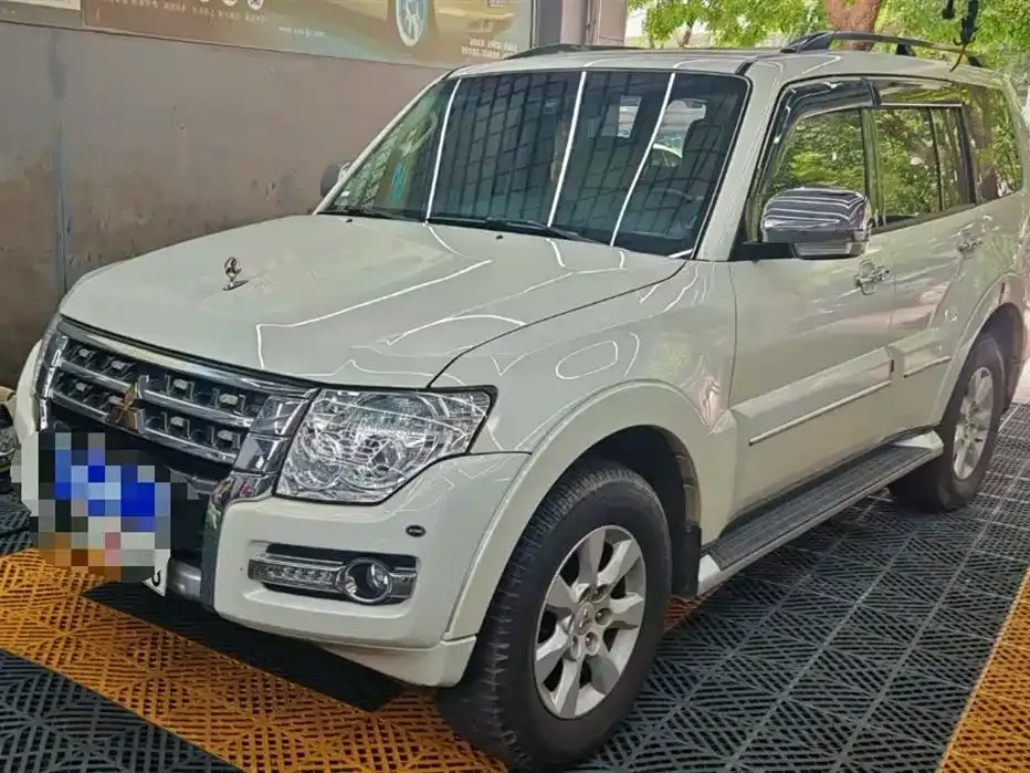 Mitsubishi Pajero (Import)