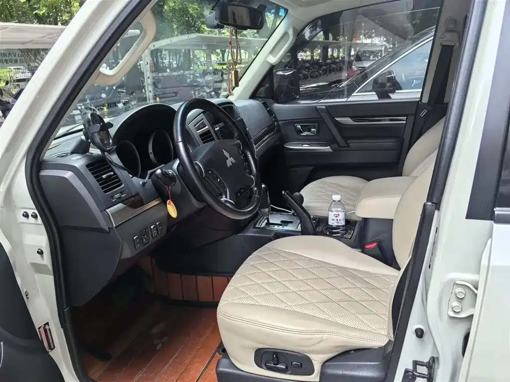 Mitsubishi Pajero (Import) 2025 из CN, фото 7