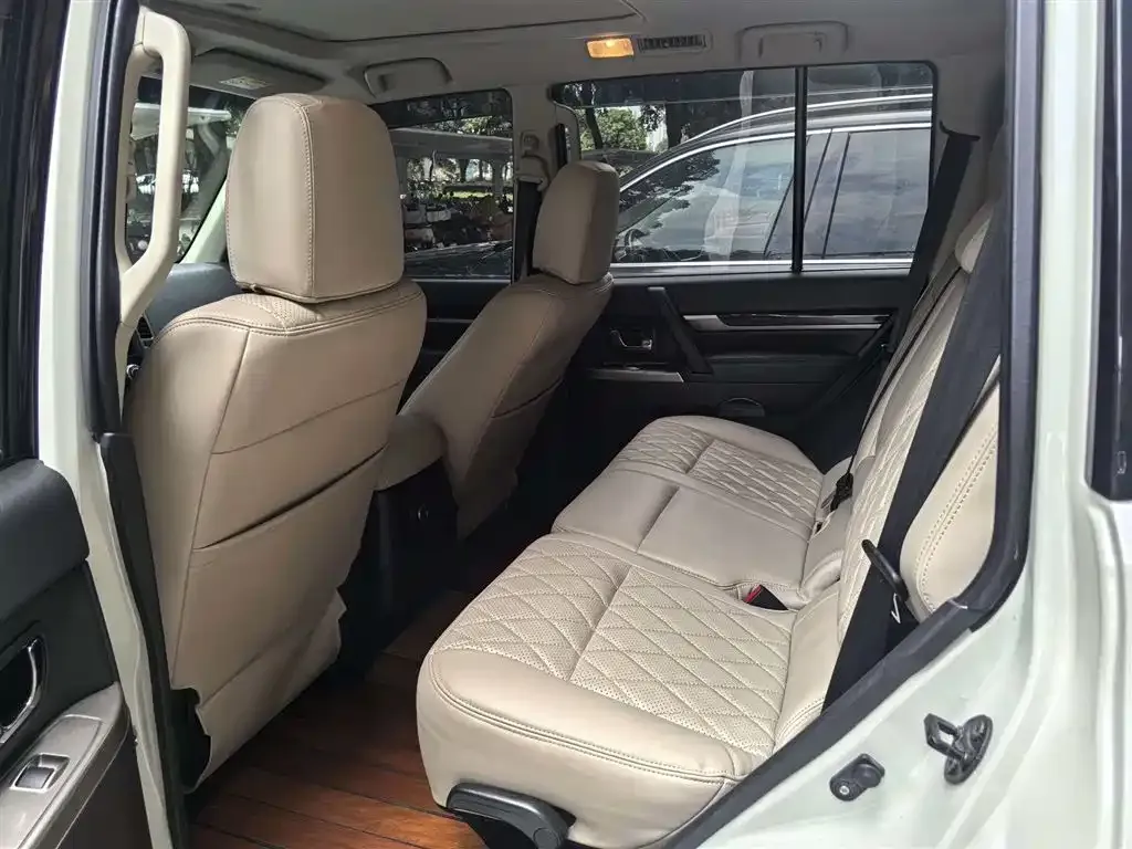 Mitsubishi Pajero (Import) 2025 из CN, фото 2