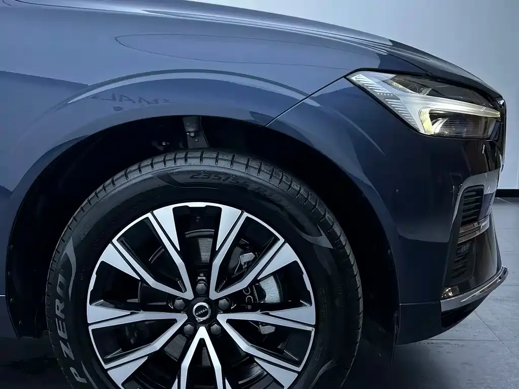 Volvo XC60 — фото 10