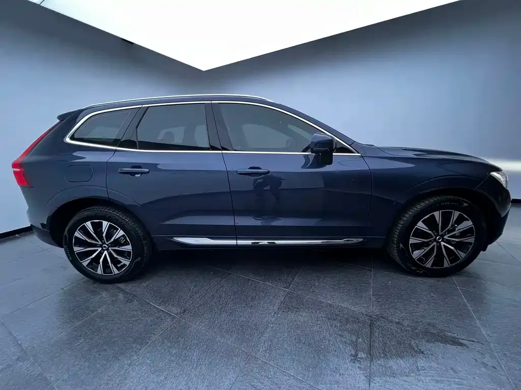 Volvo XC60 — фото 8