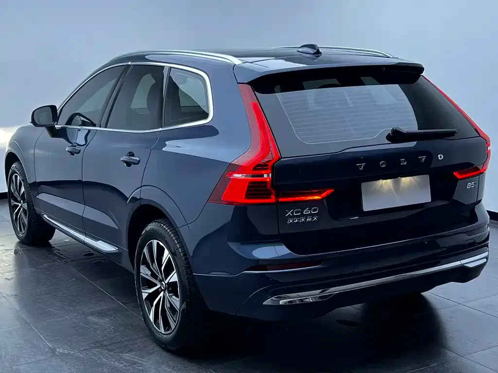 Volvo XC60 — фото 9