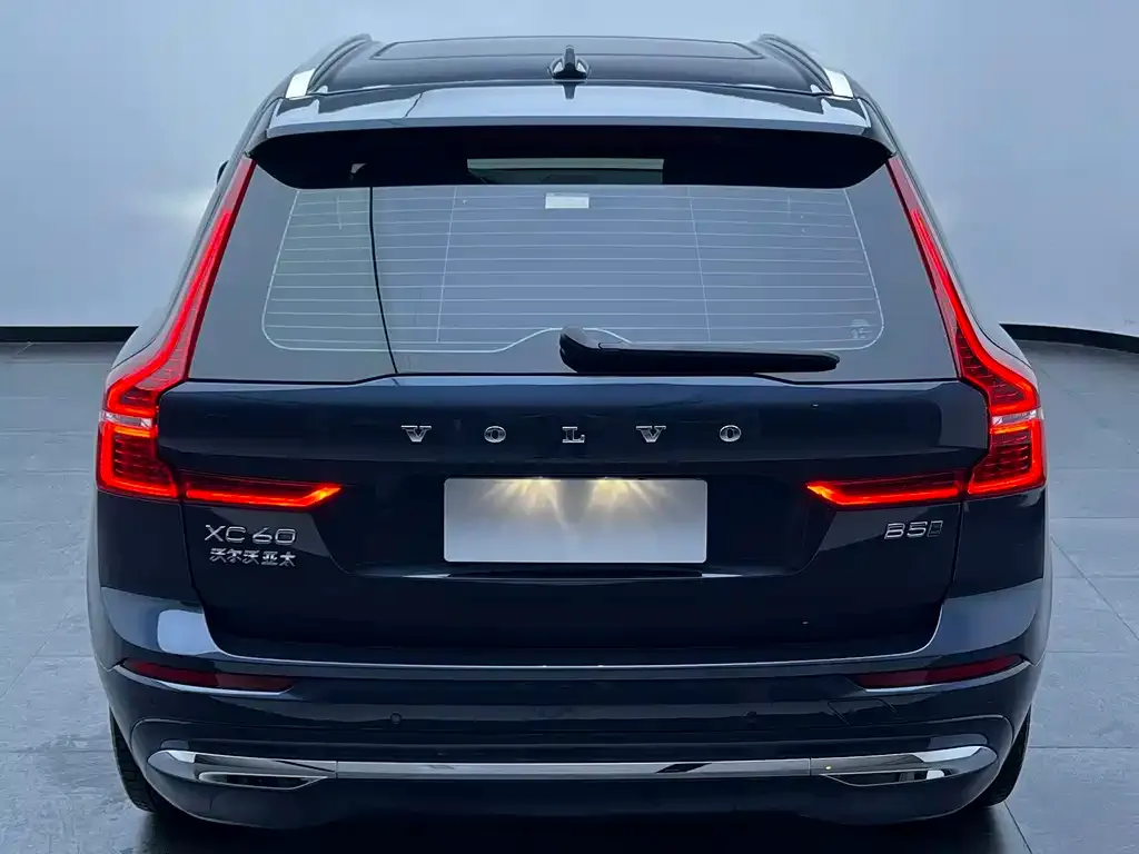 Volvo XC60 — фото 5