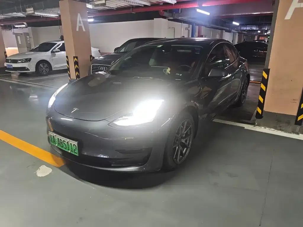 Tesla Model 3 — фото 1