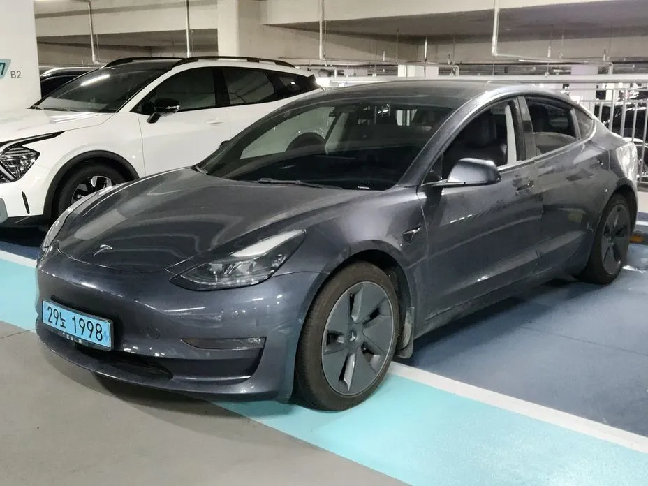 Tesla Model 3 — фото 1