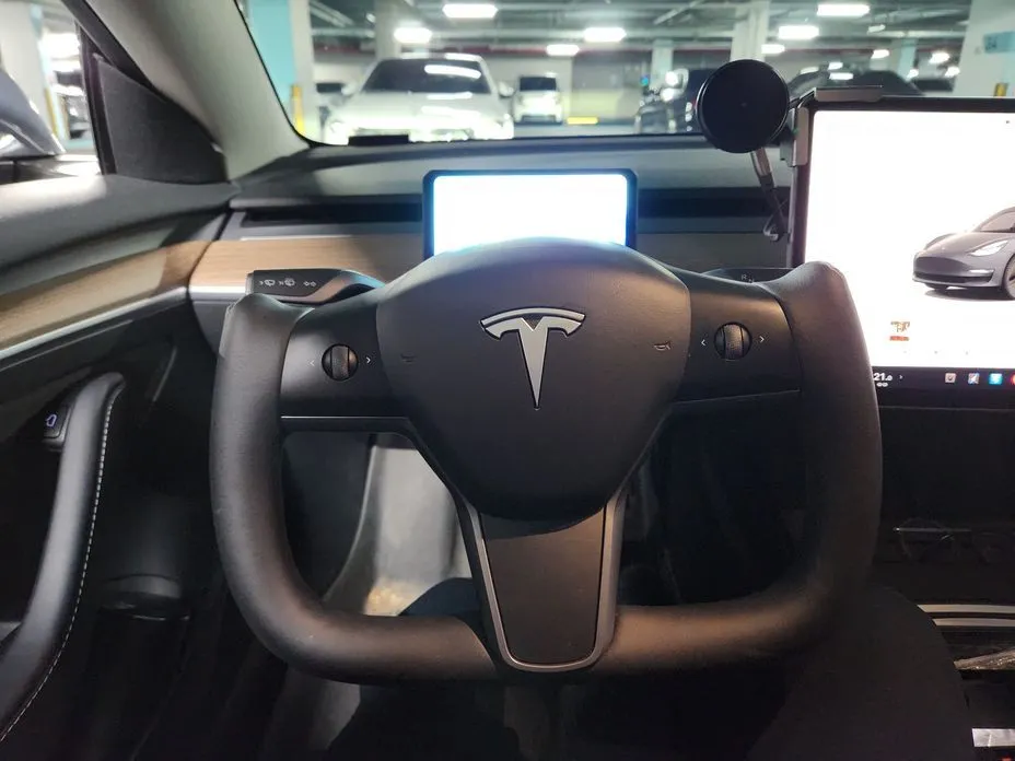 Tesla Model 3 — фото 5