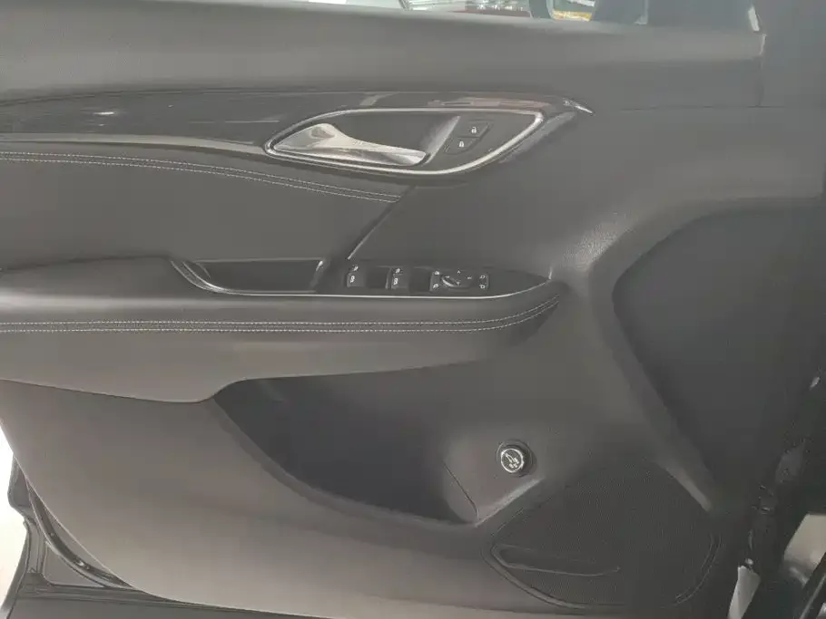 Buick Envision Plus — фото 9