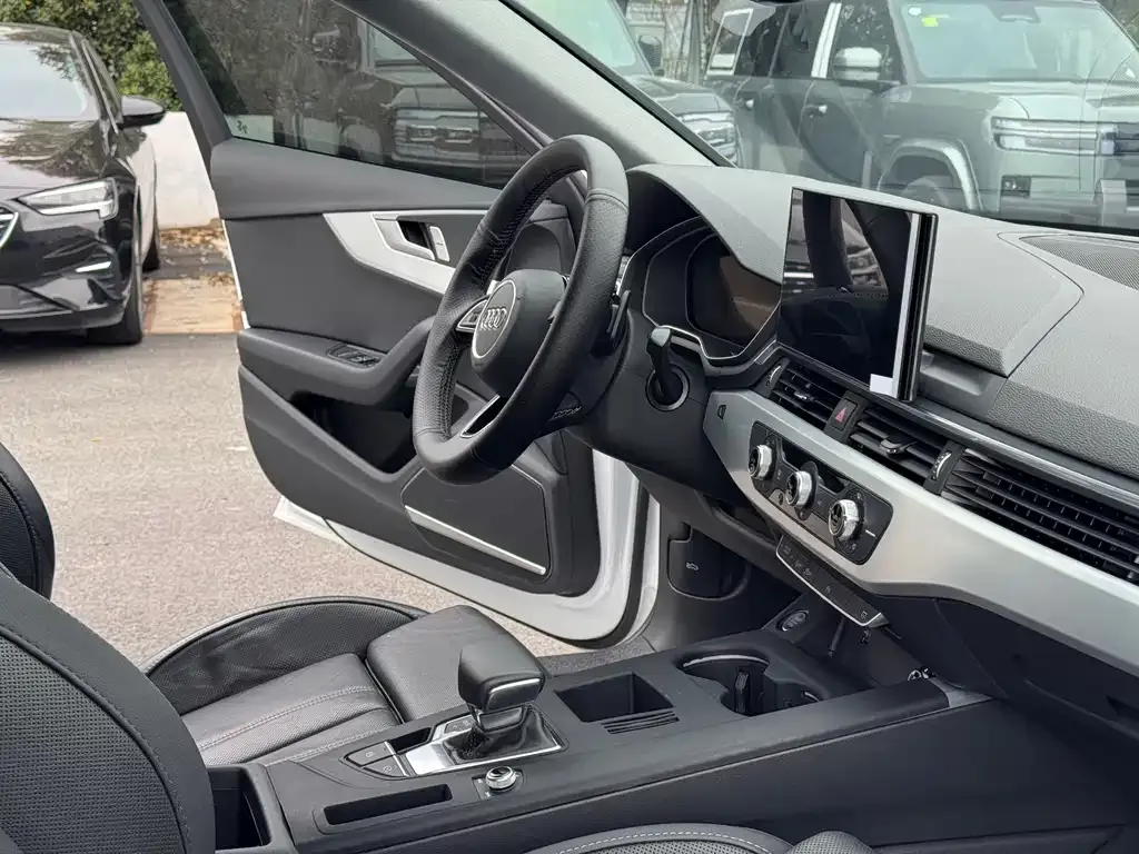 Audi A4L 2024 из CN, фото 2
