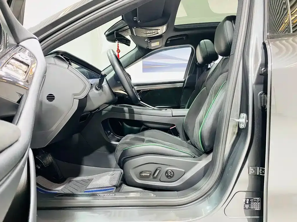 VOYAH FREE — фото 6