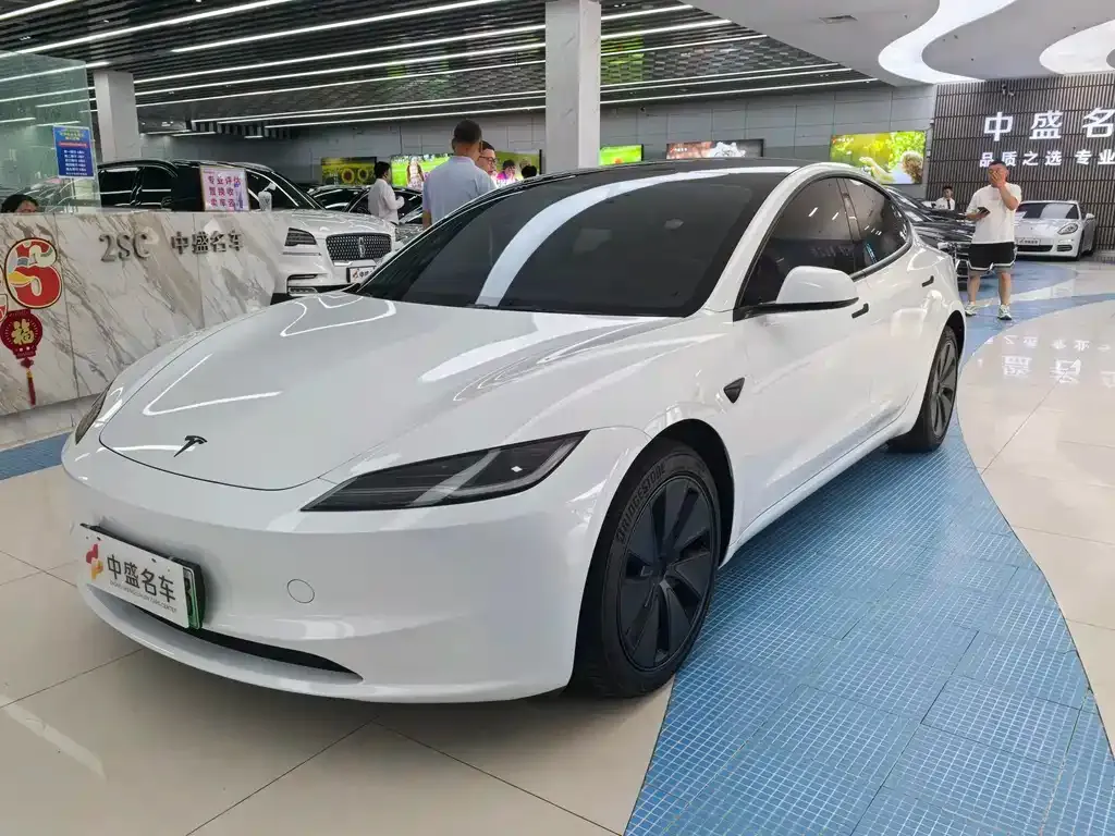 Tesla Model 3 — фото 1