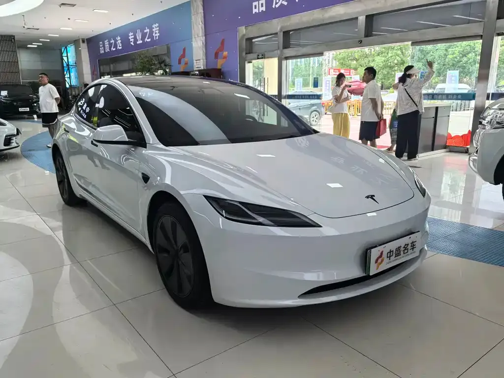 Tesla Model 3 — фото 10