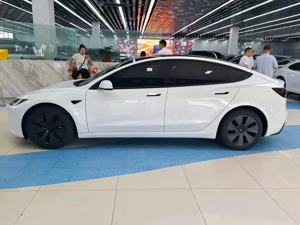 Tesla Model 3 — фото 2
