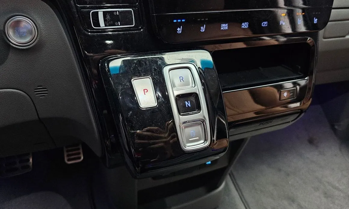 Hyundai Staria — фото 2