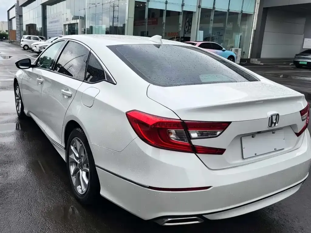 Honda Accord — фото 7