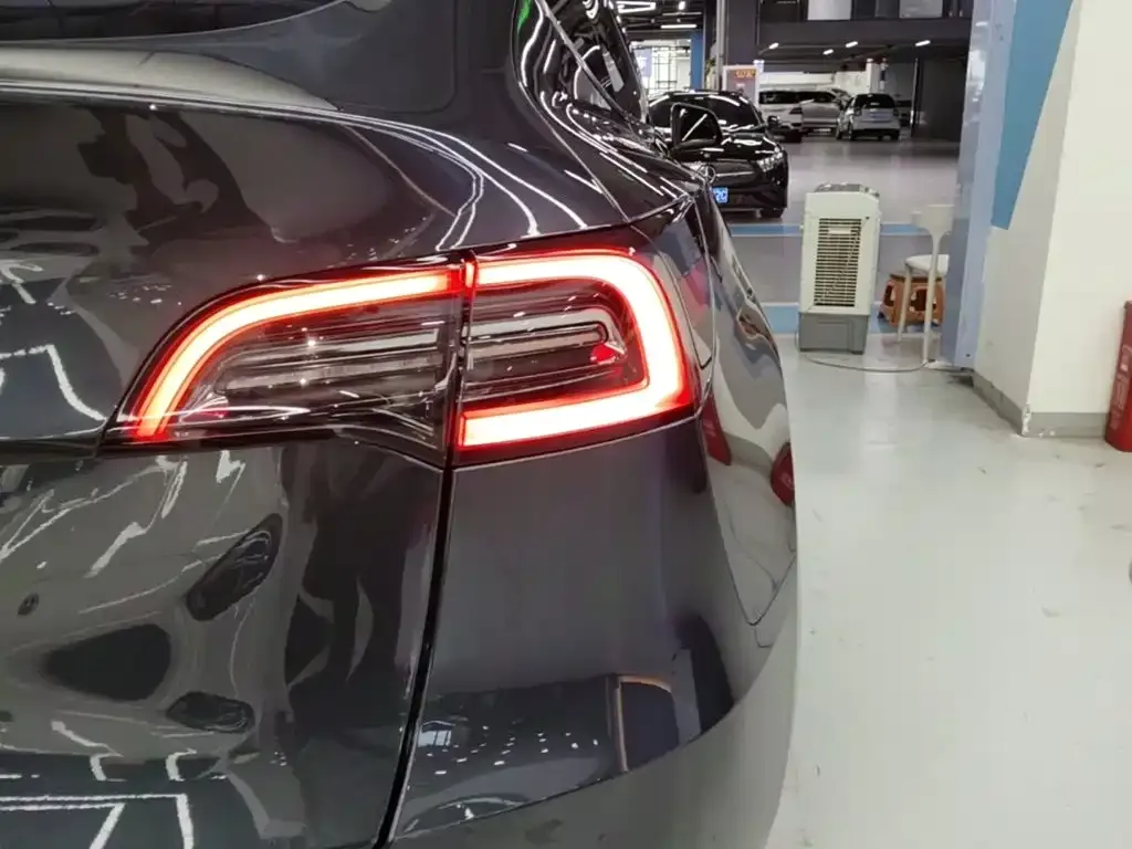Tesla Model Y — фото 2