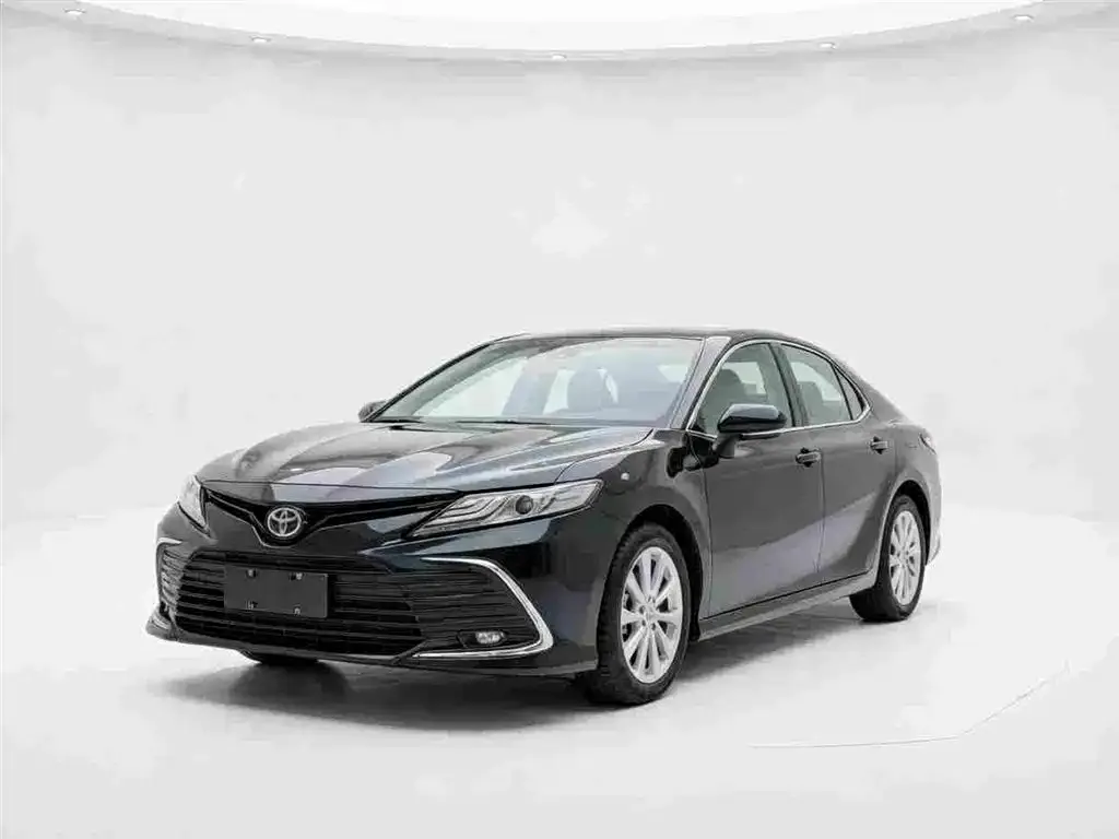 Toyota Camry — фото 1