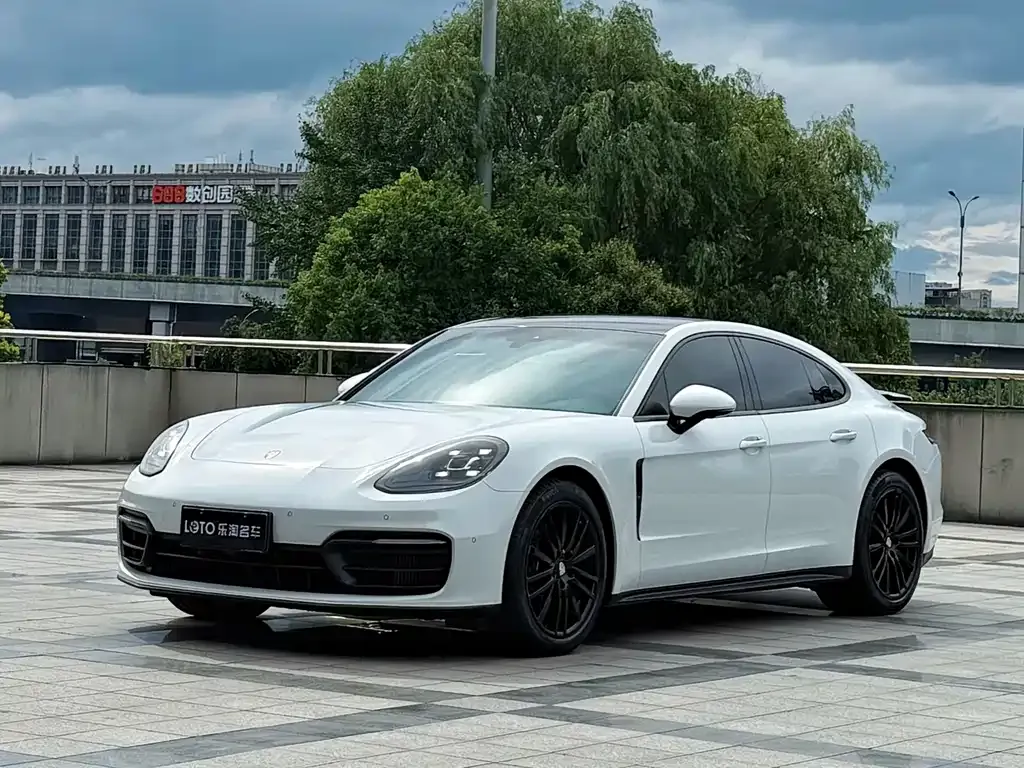 Porsche Panamera — фото 1