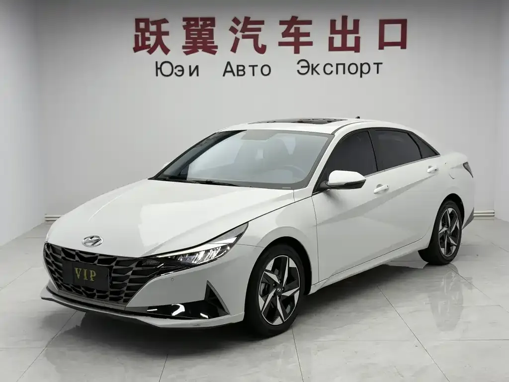 Hyundai Elantra — фото 1