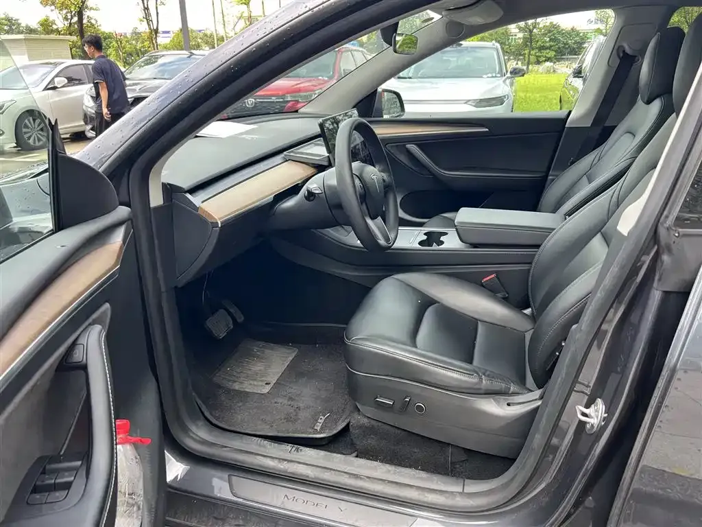 Tesla Model Y — фото 7