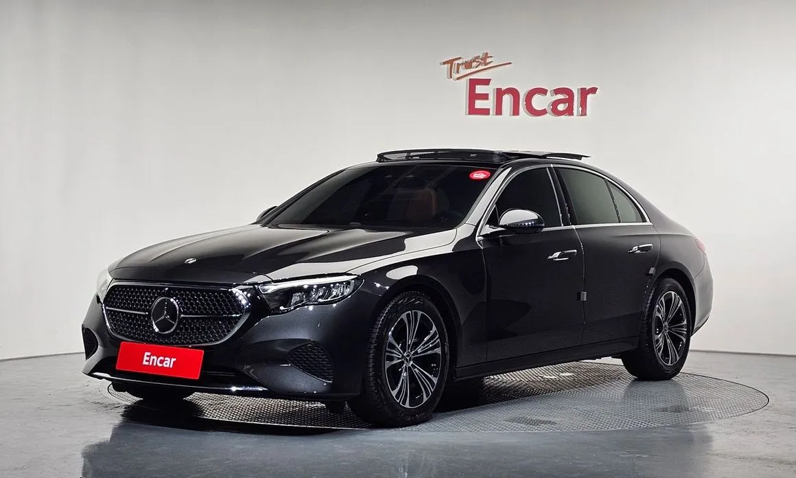 Mercedes-Benz E-Class — фото 1