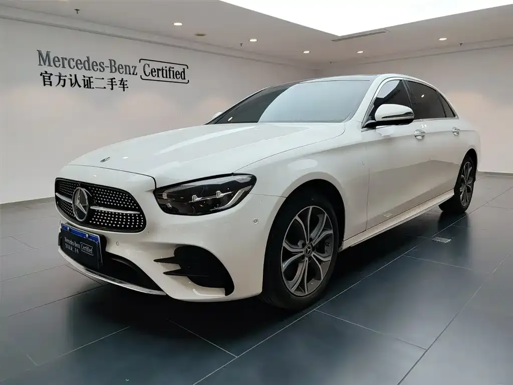 Mercedes-Benz E-Class — фото 1