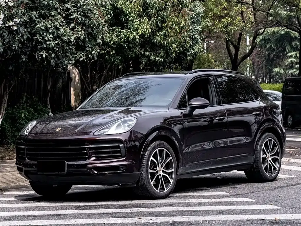 Porsche Cayenne — фото 1