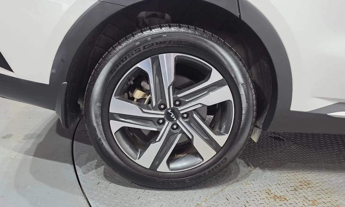 Kia Sorento — фото 7